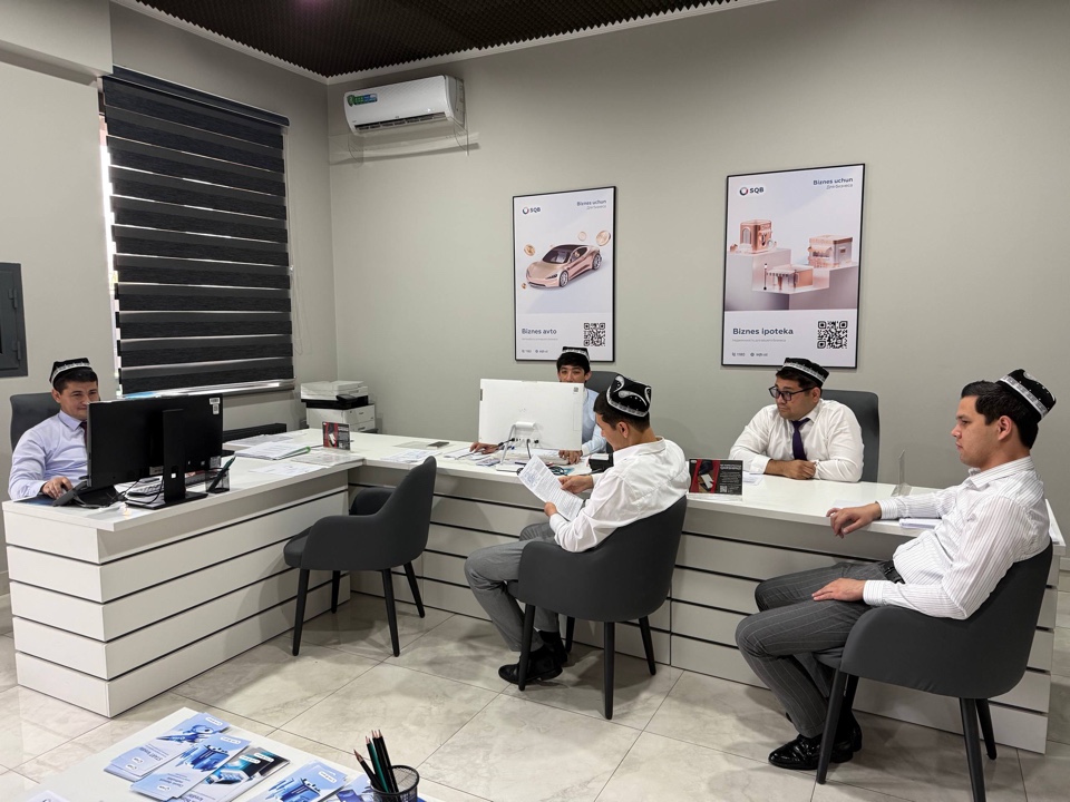 Каждую пятницу – День национальной одежды в SQB